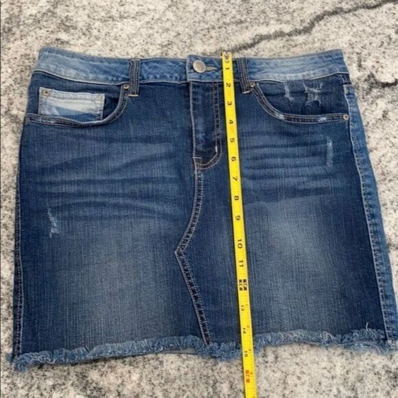 Jessica Simpson 29 Medium Frayed Hem Mixed Denim Mini Jean Skirt Distressed - Picture 3 of 4